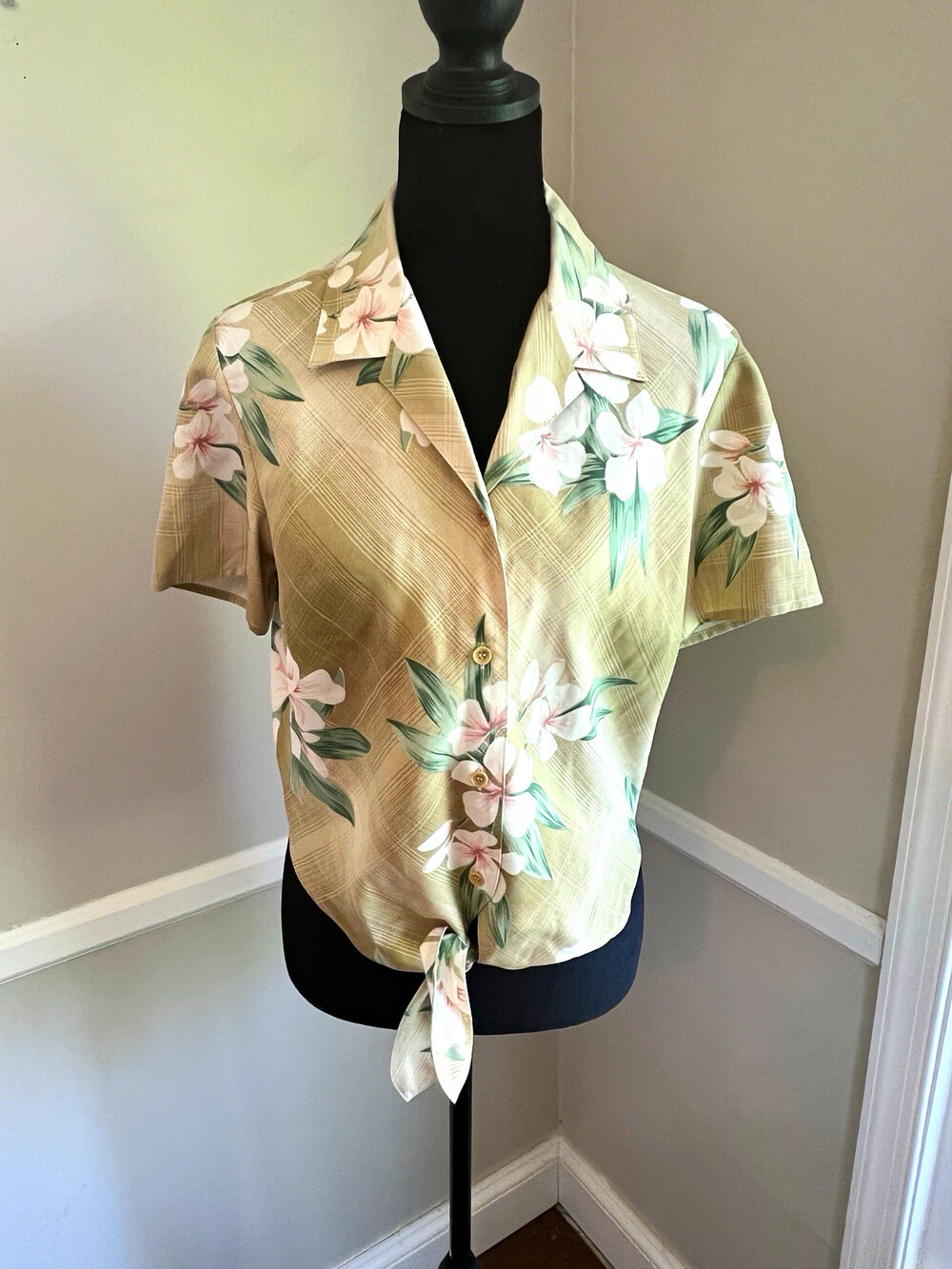 Tommy Bahama Silk Floral Button-Up Blouse Tie Front Short Sleeve Collared 8